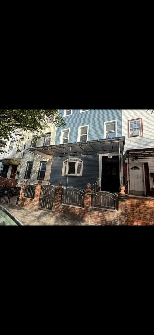 Building Photo - 189 Sheridan Ave