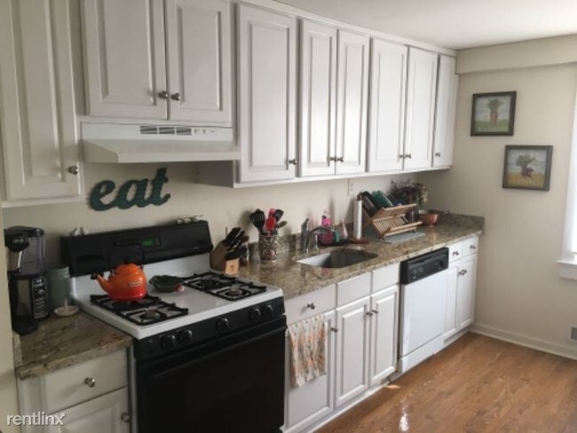 Building Photo - 2 br, 1 bath Apartment - 168 River Road