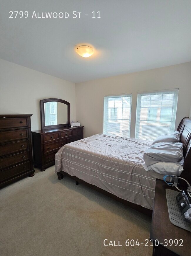 Photo du bâtiment - Modern Townhouse in Central Abbotsford
