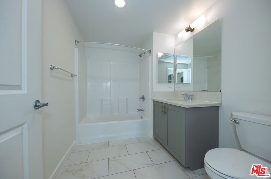 Foto del edificio - 1025 S Berendo St