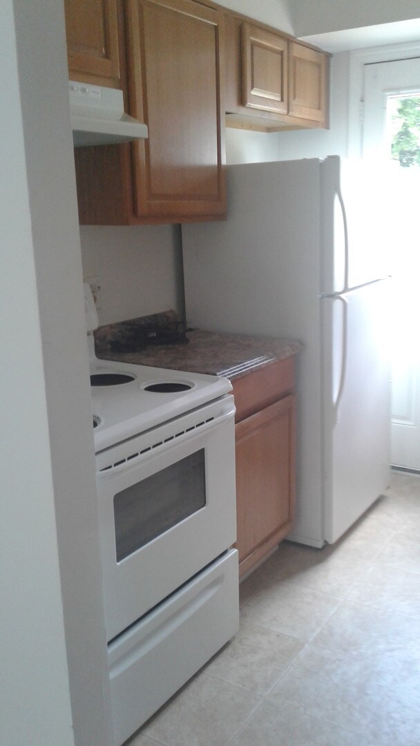 Building Photo - Cute 2 Bedroom 1 Bath