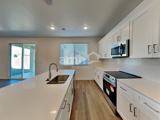 Foto del edificio - 12630 W Flynn Ln