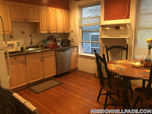 Building Photo - 10 Sachem St Building Photo - 10 Sachem St