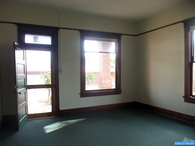 Building Photo - 305 N Pinos Altos St