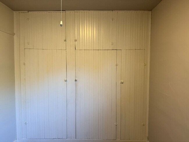 Building Photo - 2 Bed, 1 Bath Home