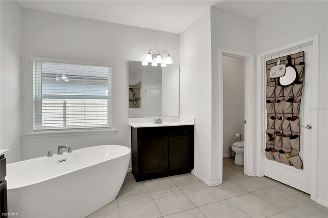 Building Photo - 3 br, 2 bath House - 3115 Firethorn Avenue
