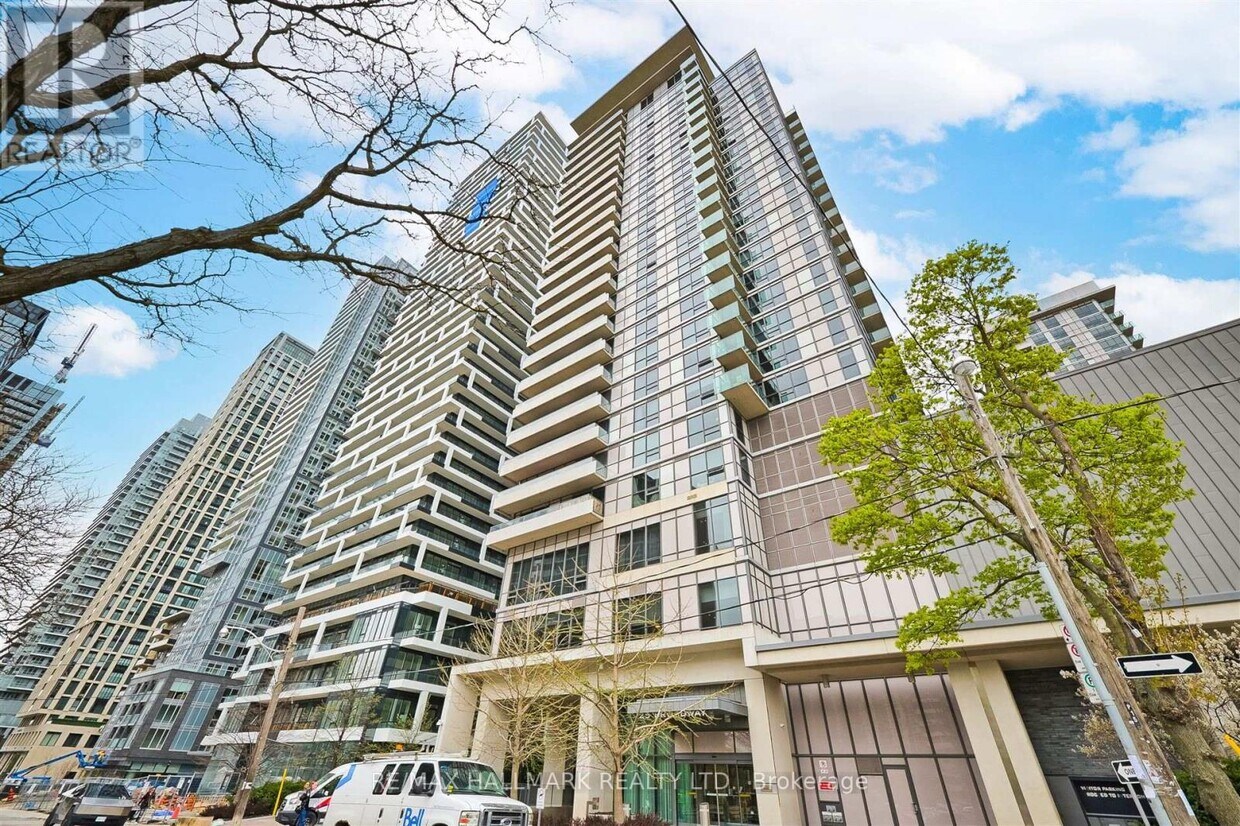 Photo principale - 25-625 Broadway Ave