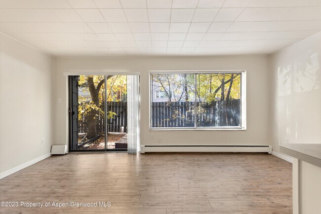 Building Photo - 725 E Main St