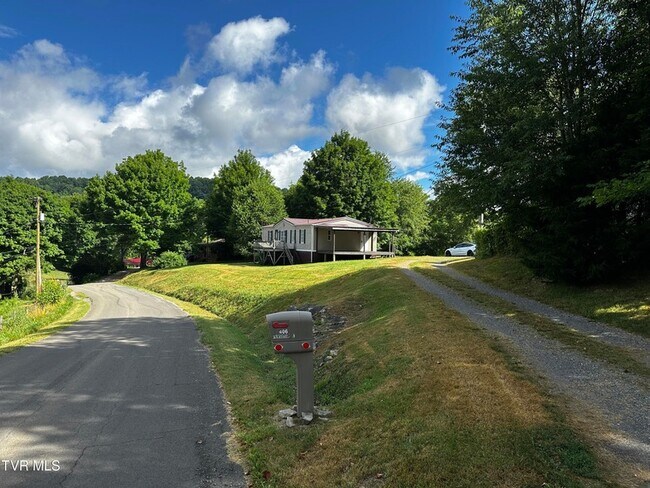 Foto del edificio - 406 Ferguson Ln