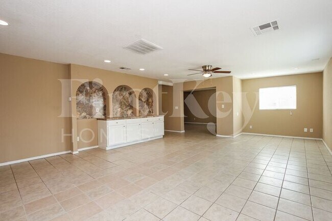 Building Photo - 3742 W Altadena Ave