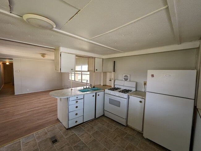Building Photo - 2 Bedroom/1 Bathroom Trailer in Batesville