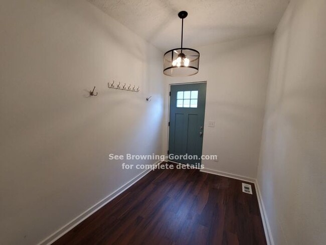 Building Photo - Two Bedroom duplex in South Inglewood avai...