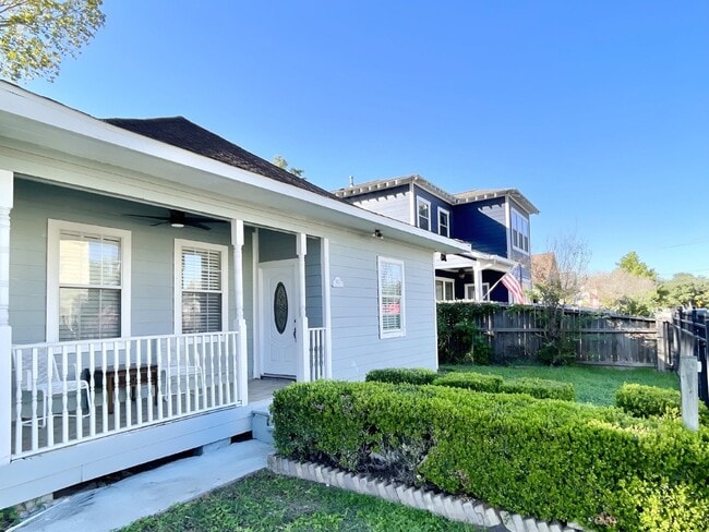 Building Photo - 301 Tabor St