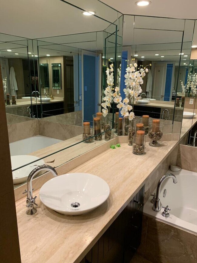 Foto del edificio - 1633 N Bayshore Dr