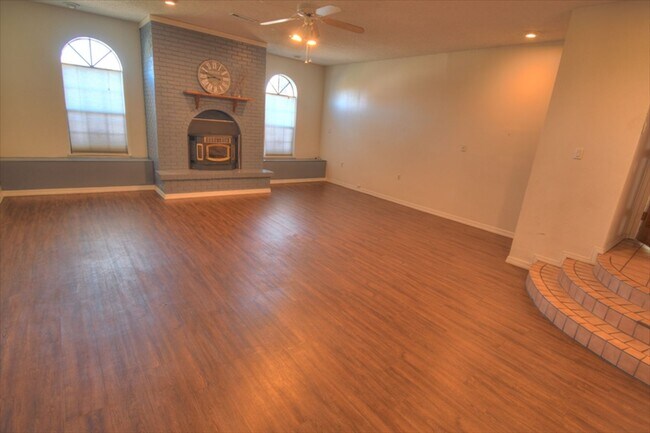 Building Photo - NE Heights 3 Bedroom 2 Bathroom