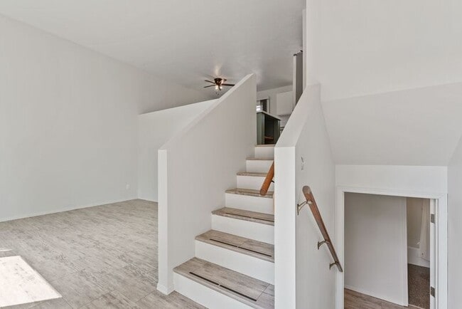 Building Photo - 2721 E Longfellow Ave