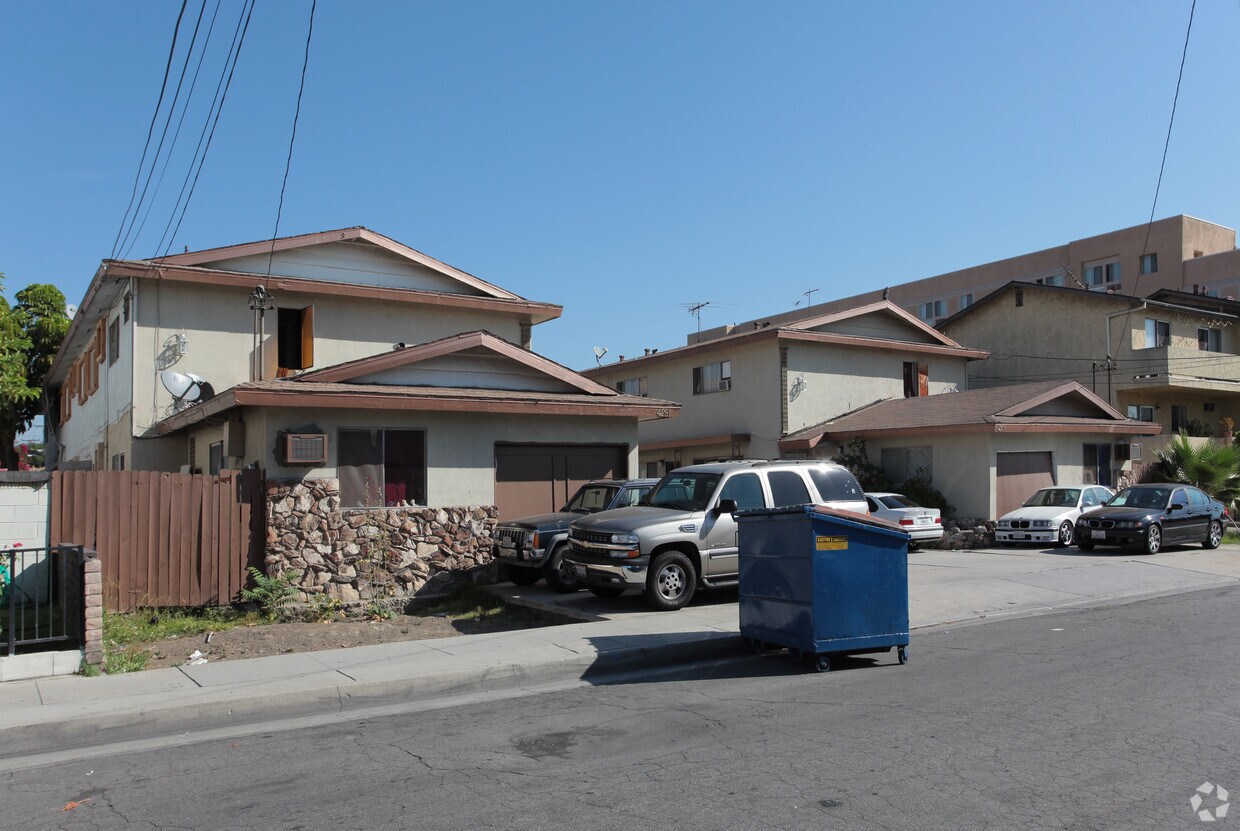 Building Photo - 4301 Walnut St