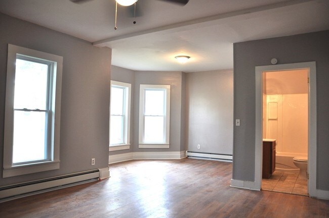 Building Photo - 416 Mathews St