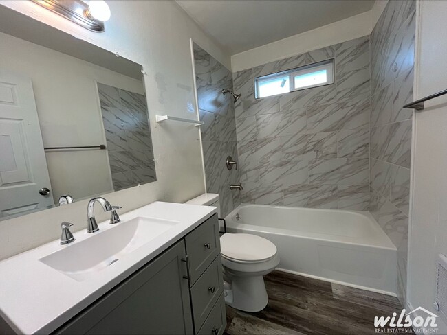 Building Photo - 408 W Pierce St