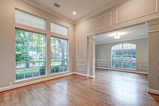 Building Photo - 24118 Bay Hill Blvd