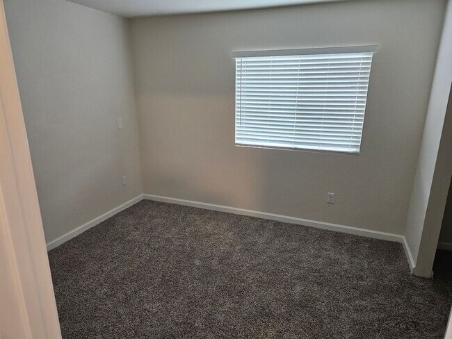 Foto del edificio - Large 3 bedroom 2 bath