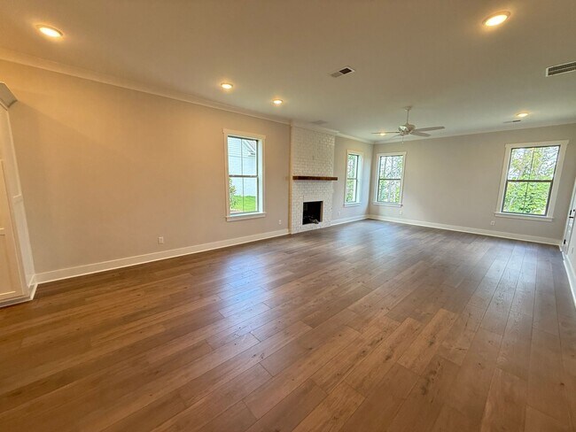 Foto del edificio - 4BR/3.5BA Home For Rent