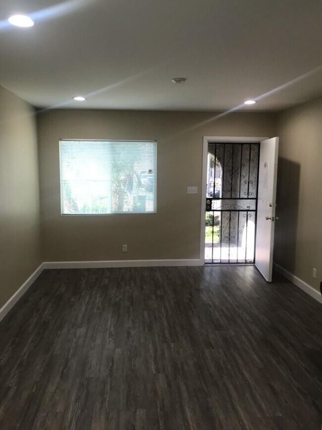 Building Photo - Beautifully remodeled 2 bed/2 bath home in...