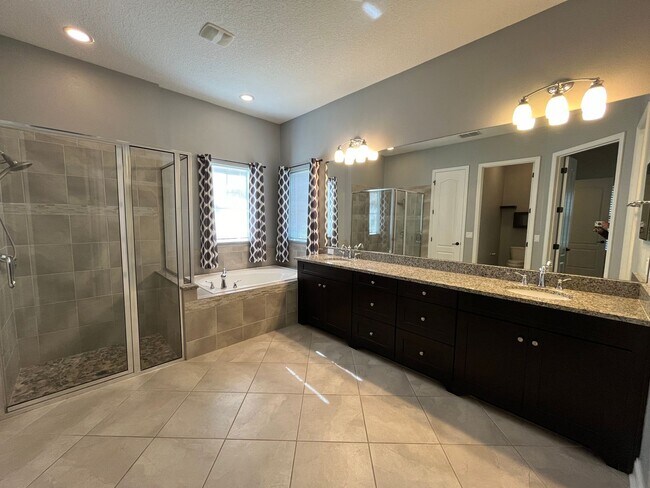 Building Photo - Amazing Lake Nona 4 bedroom house with Lau...