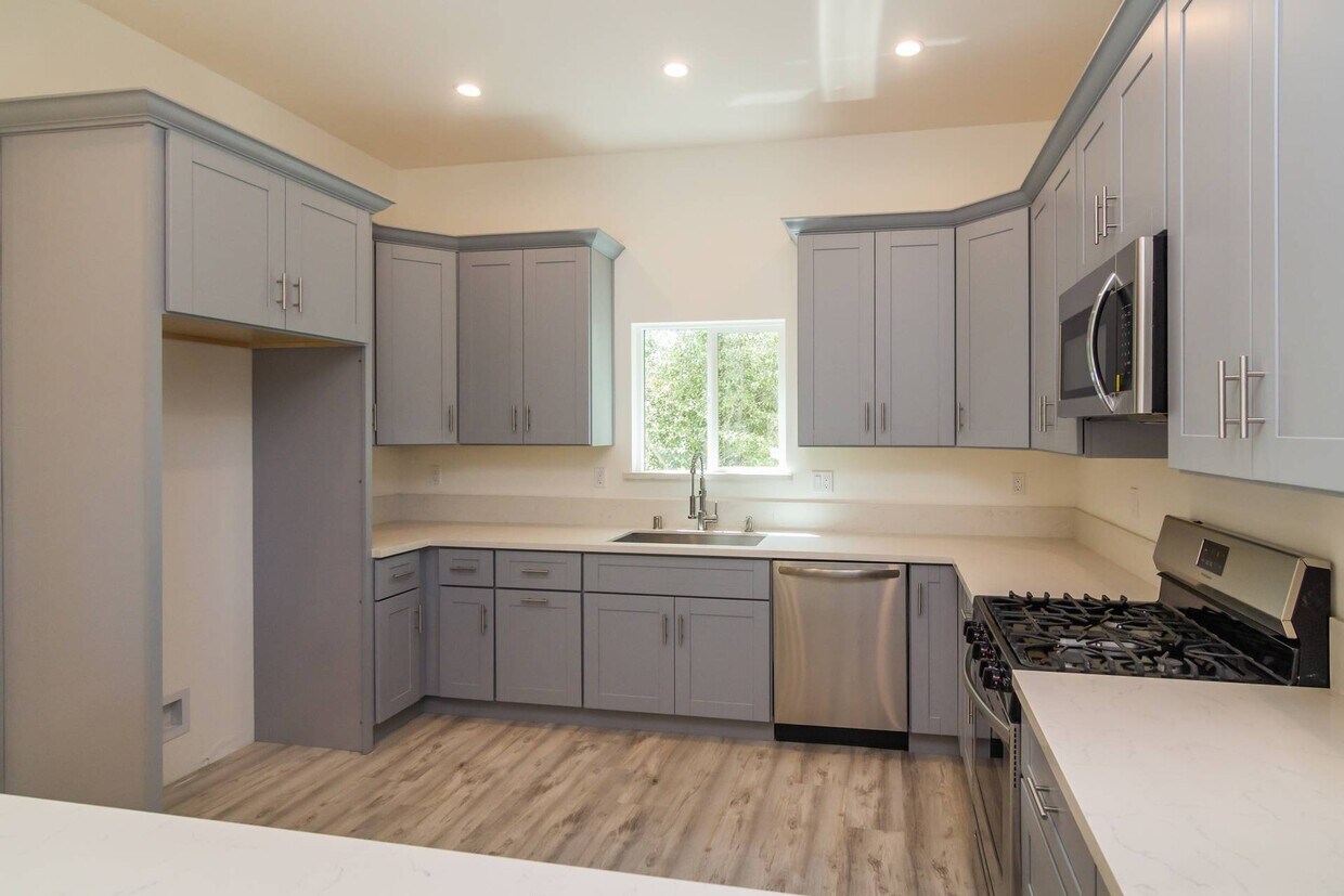 kitchen - 10803 Wicks St