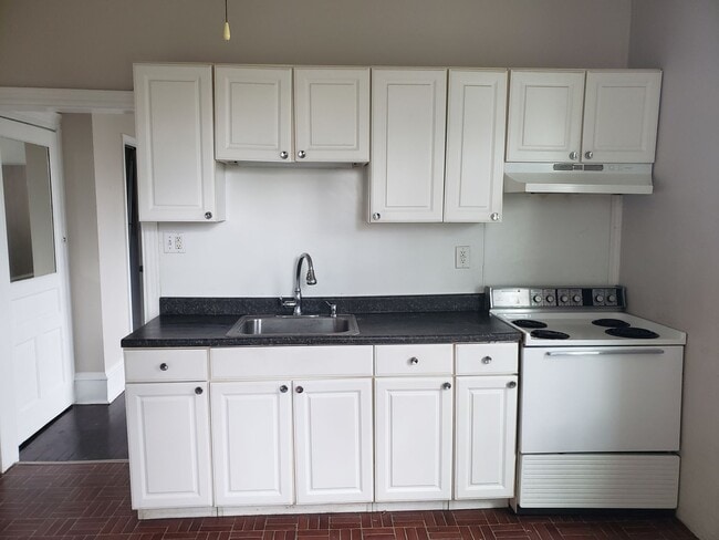 Building Photo - Norristown End Rowhome with 1 Bedrooms 1 b...