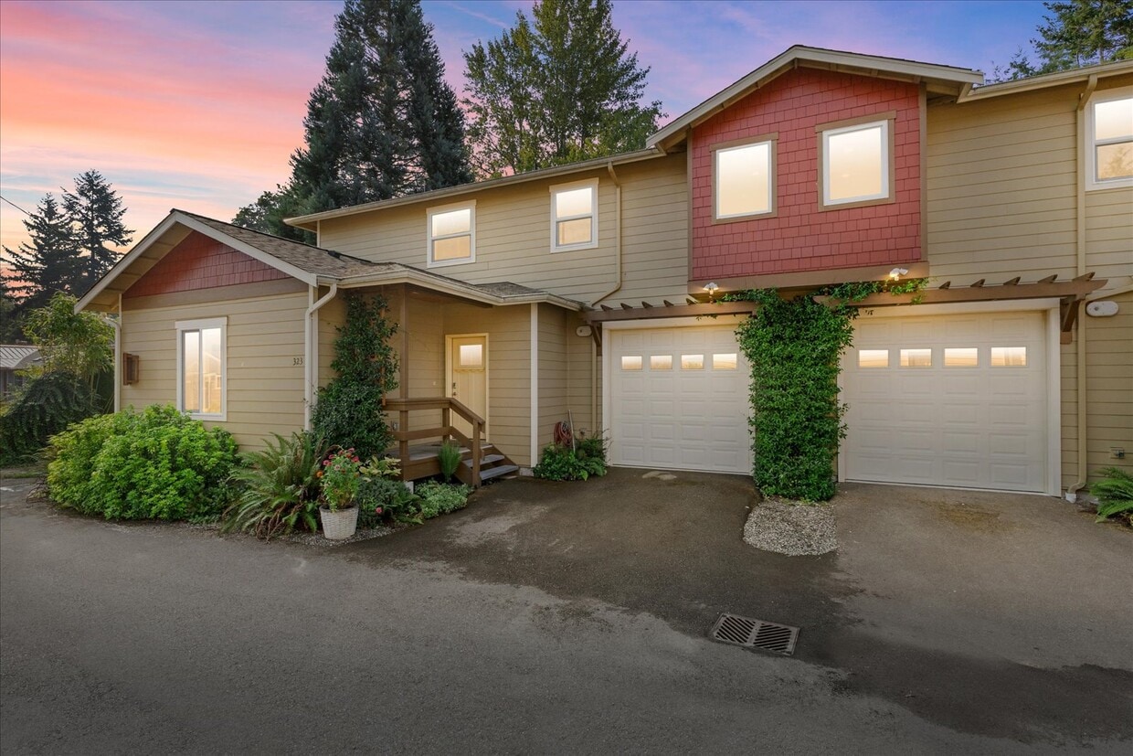 Foto principal - 323 3rd Pl NW
