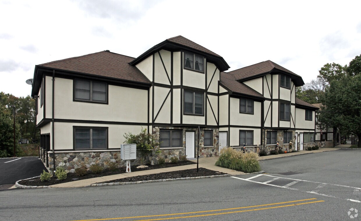 6062 Indian Rd, Denville, NJ 07834 Apartments in Denville, NJ