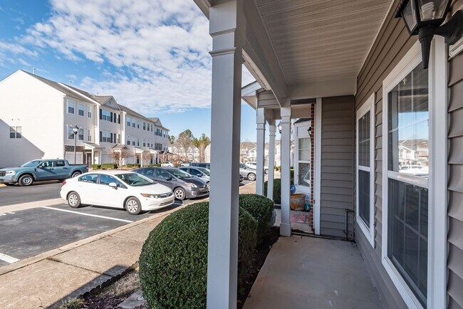Foto del edificio - Two Bedroom Durham Townhouse: Available August 7th