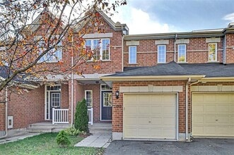 Building Photo - 200 Tandalee Cres