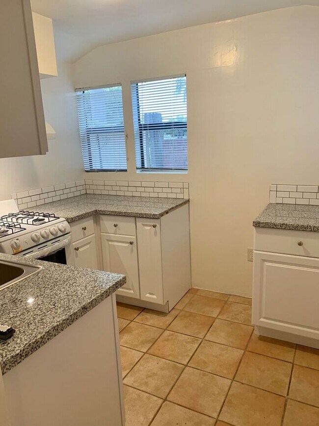 Building Photo - Downtown Anacapa Apartment - Must Drive-By!
