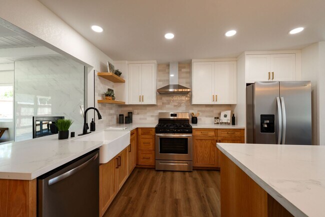 Building Photo - 7506 Alonda Way