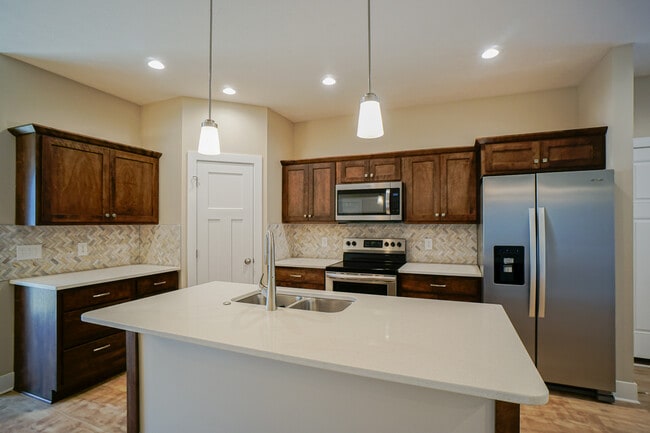 Building Photo - 8710 S 78th St