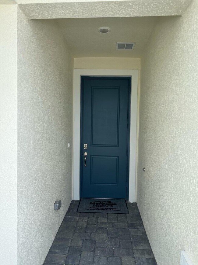 Foto del edificio - 6784 Cloverdale Ave