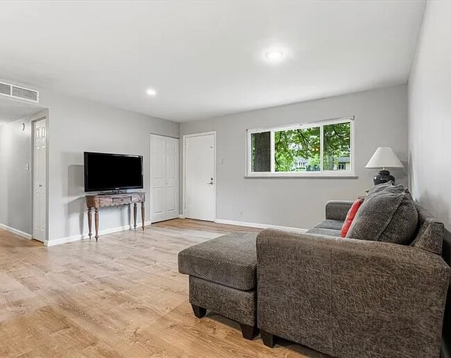 Foto del edificio - 284 Ramsey Ln