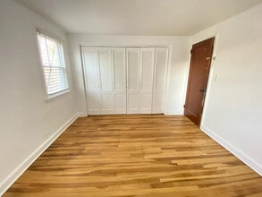 Building Photo - 34 E 7th St