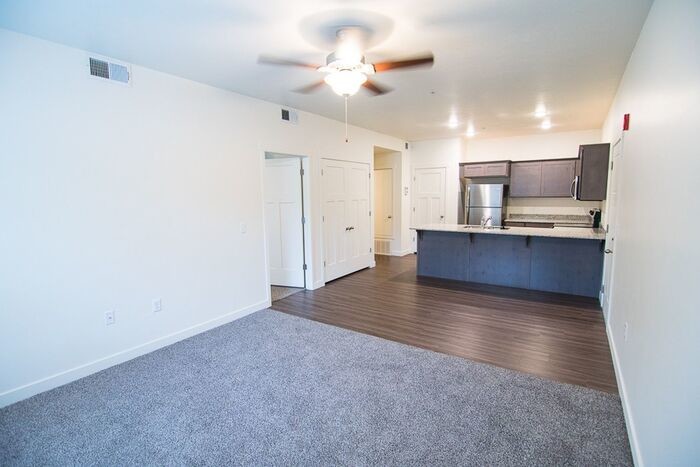 Primary Photo - Beautiful One Bedroom Condo, First Month Free