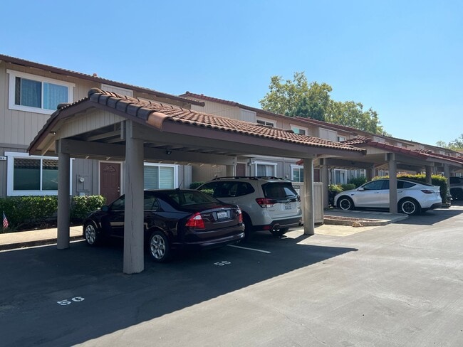 Foto del edificio - Stunning Pleasanton Vintage Terrace Townhouse! 2 bedrooms and 1.5 bathrooms! Sharp upgrades throu...
