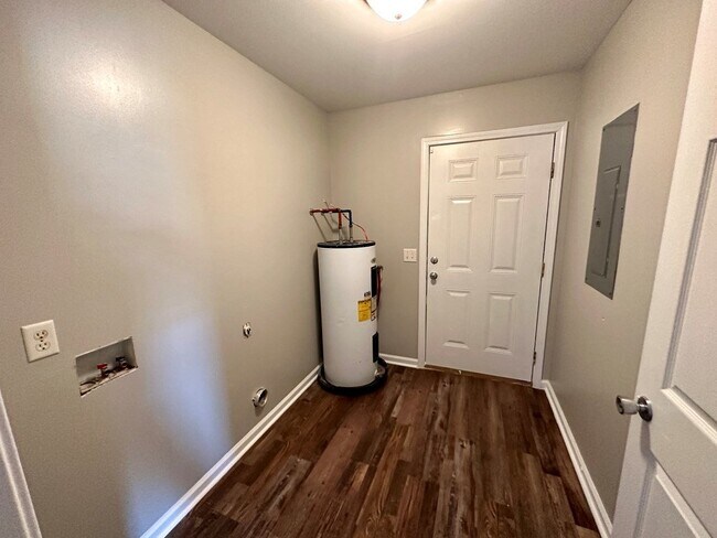 Foto del edificio - 305 N College St