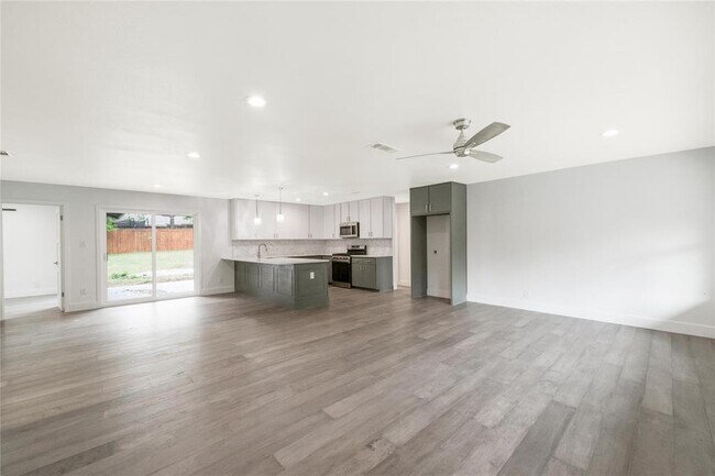Foto del edificio - 9714 Hansford Dr