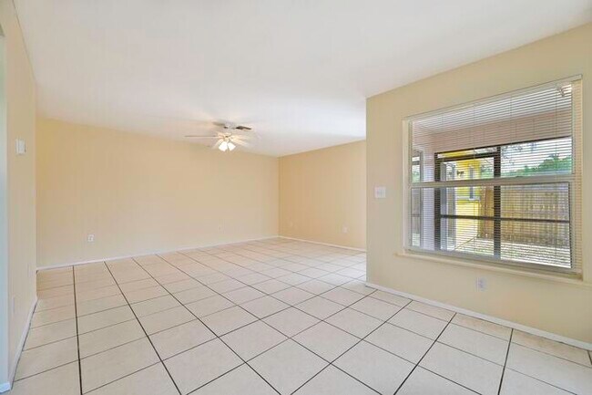 Building Photo - 4680 E Alhambra Cir