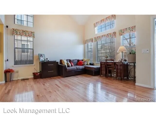 Foto del edificio - 10726 Kimball St