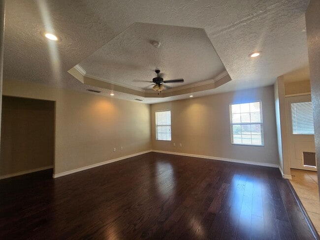 Building Photo - 2323 Flagstone Dr