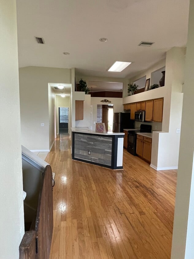 Building Photo - 11605 Grove Arcade Dr