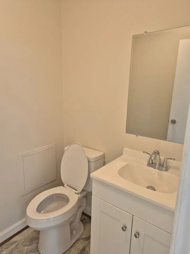 Foto del edificio - 215 Ashcroft Dr