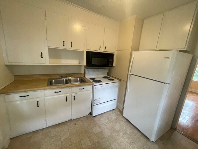 Building Photo - 2 BEdroom 1 Bath House